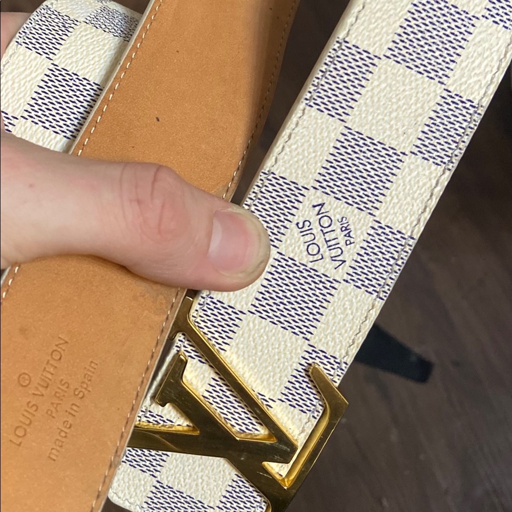 Loui Vuitton belt. Size 32?